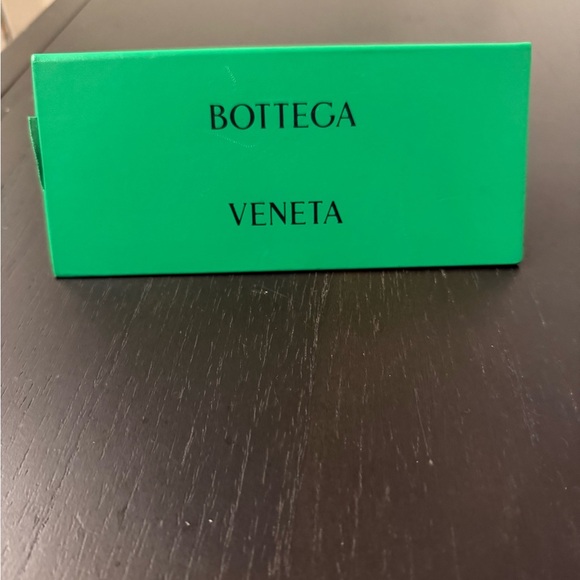 Beautiful AUTHENTIC Bottega Veneta Shades - Picture 2 of 8